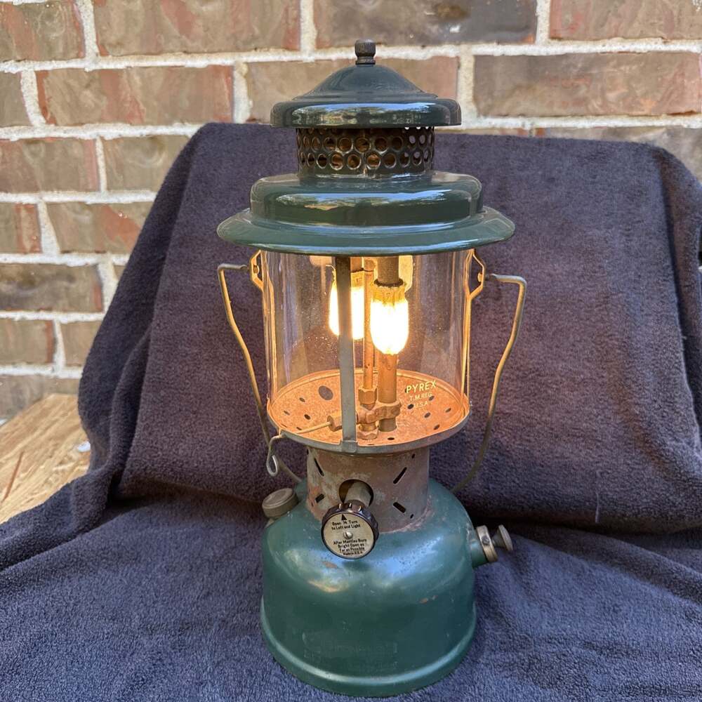 Coleman 220E Double Mantle Lantern 6-1958 Working Green Pyrex Globe USA